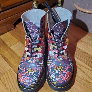 Doc Martens Pascal FC floral 8 eye boot size 8